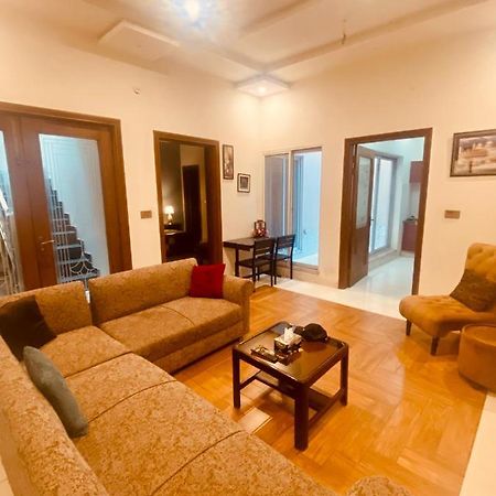 Fully Serviced Holiday Home Near Lyallpur Galleria Faisalabad Esterno foto