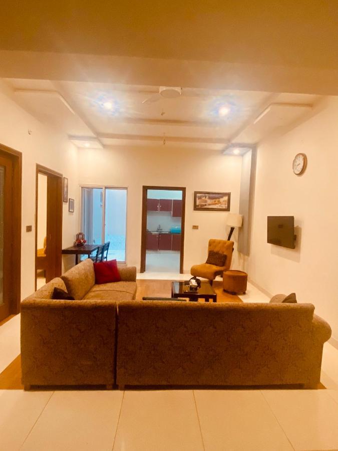 Fully Serviced Holiday Home Near Lyallpur Galleria Faisalabad Esterno foto