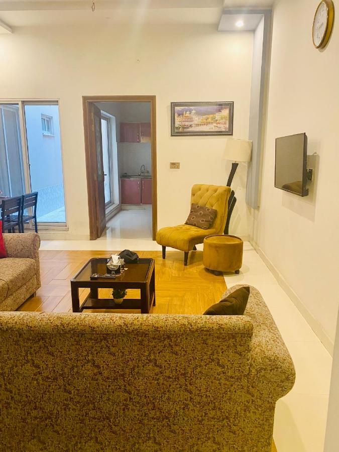 Fully Serviced Holiday Home Near Lyallpur Galleria Faisalabad Esterno foto