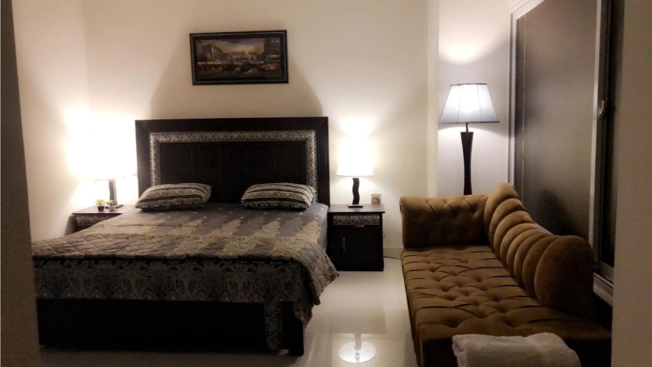 Fully Serviced Holiday Home Near Lyallpur Galleria Faisalabad Esterno foto