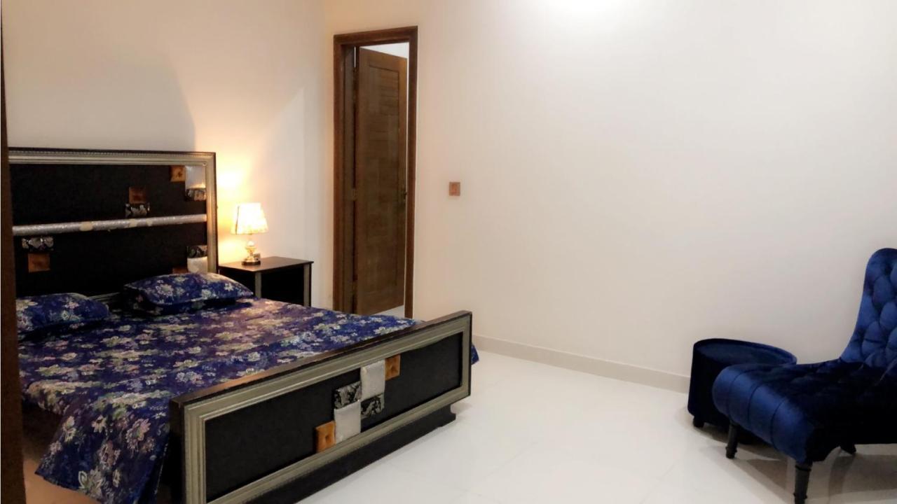 Fully Serviced Holiday Home Near Lyallpur Galleria Faisalabad Esterno foto